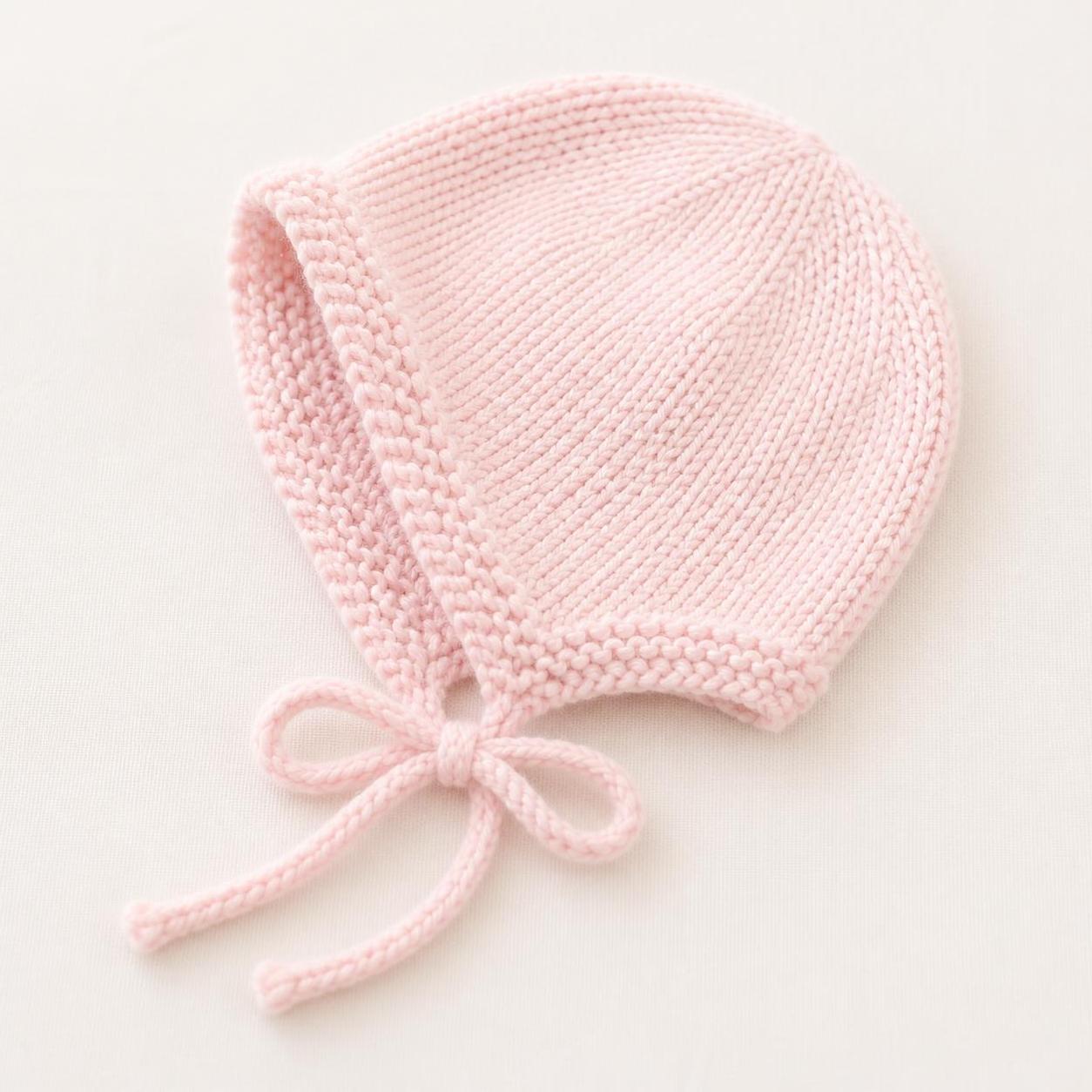 découvrez nos modèles de bonnets bébé faciles et gratuits, parfaits pour les débutants en tricot. suivez nos idées simples pour réaliser de jolis bonnets doux et confortables.