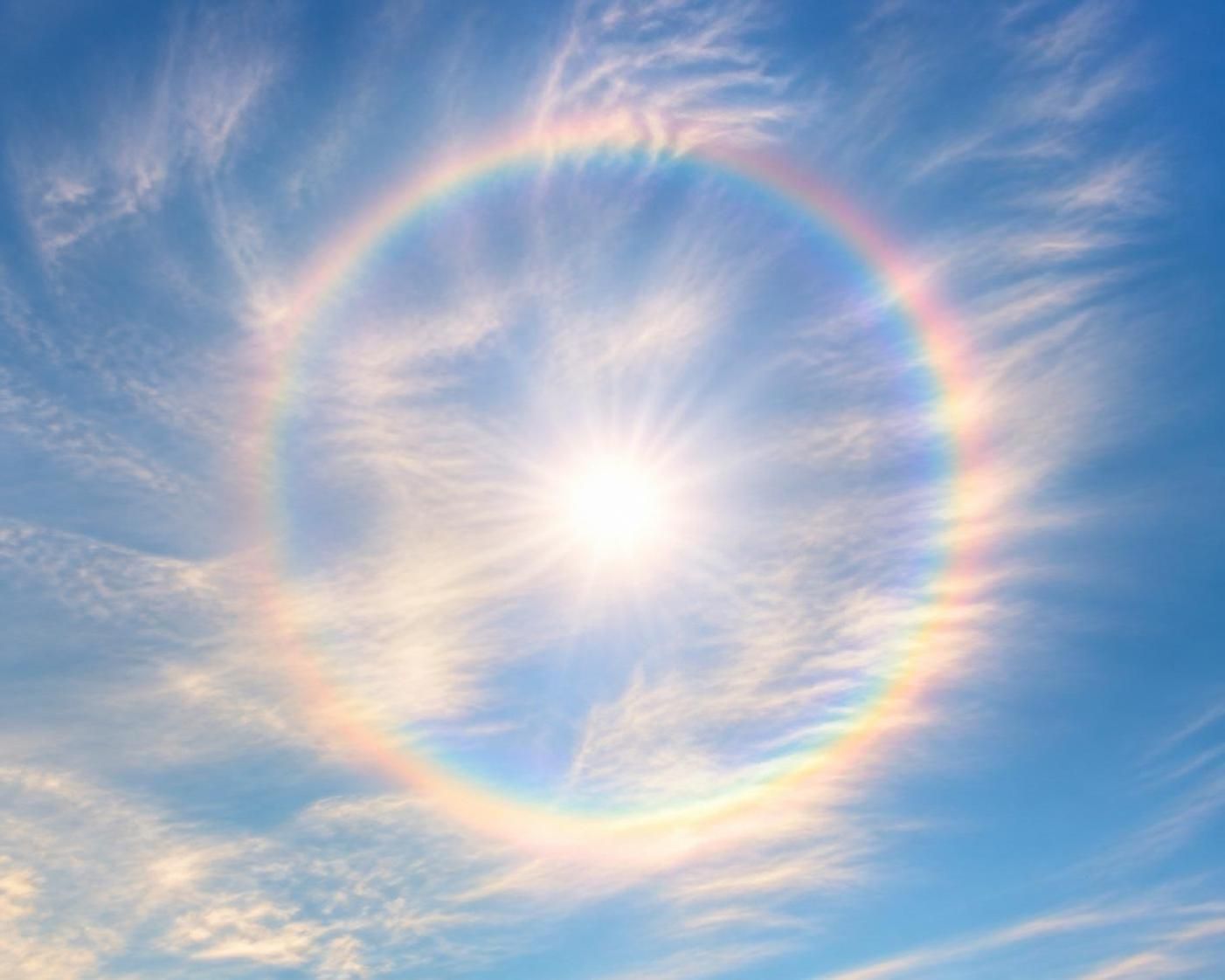 découvrez ce qu'est un halo, ce phénomène lumineux fascinant qui émerveille aussi bien les parents que les enfants grâce à ses couleurs et formes captivantes.