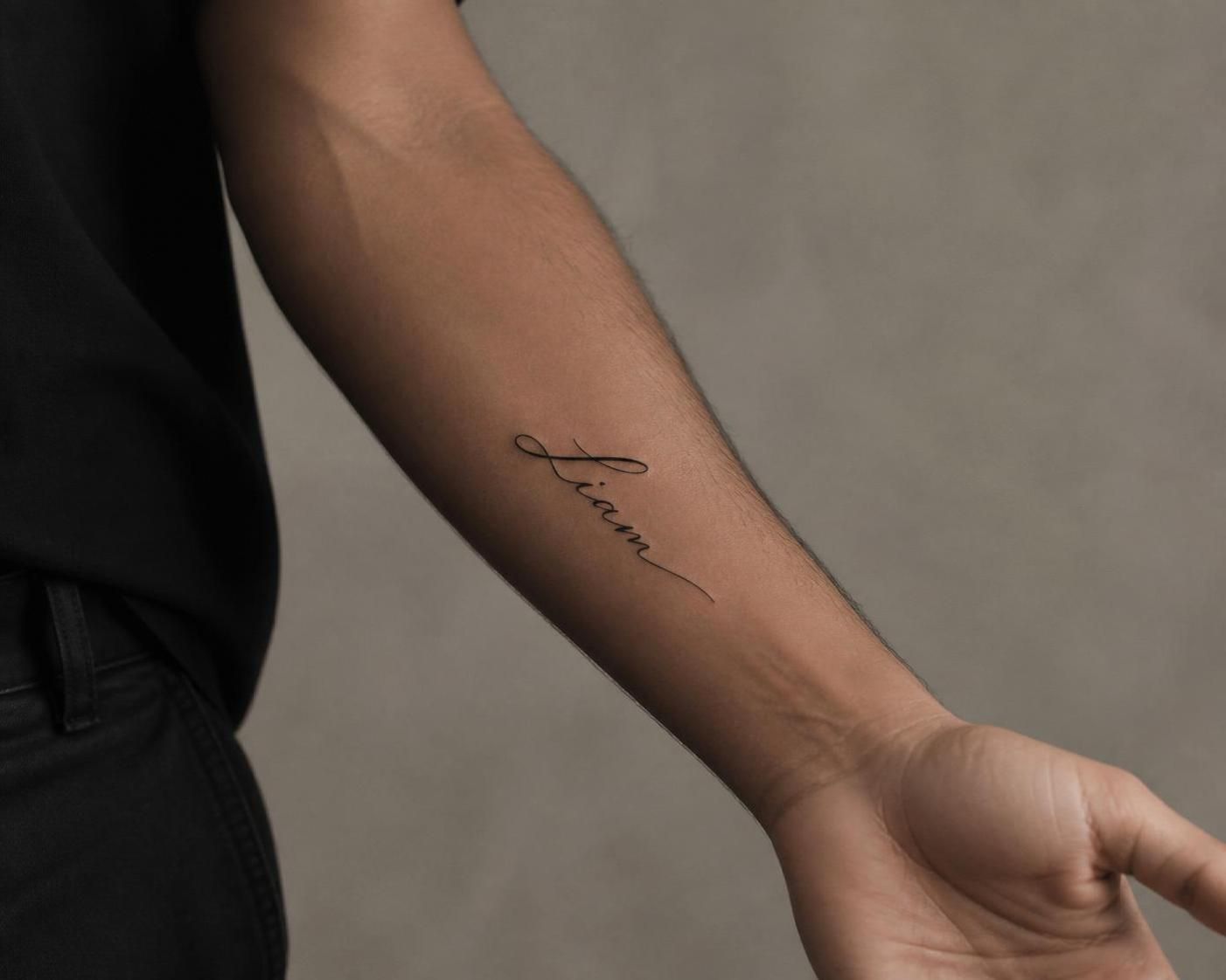 découvrez comment choisir les meilleures zones pour un tatouage prénom élégant chez l'homme, alliant style et signification pour un rendu parfait.