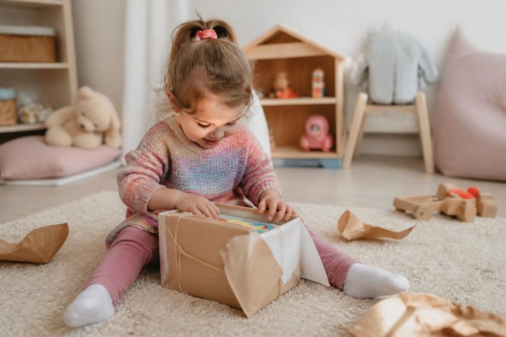 découvrez des idées cadeau petit budget parfaites pour les petites filles de 1 à 4 ans, alliant douceur, créativité et plaisir sans se ruiner.